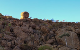 -  Namibias größter  Goldklumpen  -