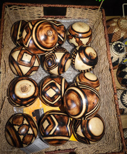 der Meteorit besteht aus ca. 82 % Eisen, ca. 16 % Nickel, Gewicht ca. 55 To.