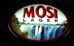 Mosi Bier  - getrunken  in der Victoria Falls Waterfront Lodge  in Livingstone / Sambia