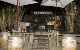 Joe’s Beerhouse - gegründet 1990 -  seit Juni 2012  von Thomas (geboren in Pinneberg) und Carol-Jean Rechter  betrieben