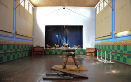 es gab eine Turnhalle